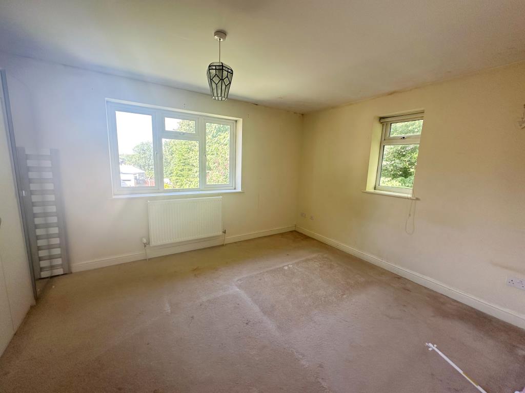 Lot: 52 - VACANT HOUSE FOR IMPROVEMENT - Bedroom one